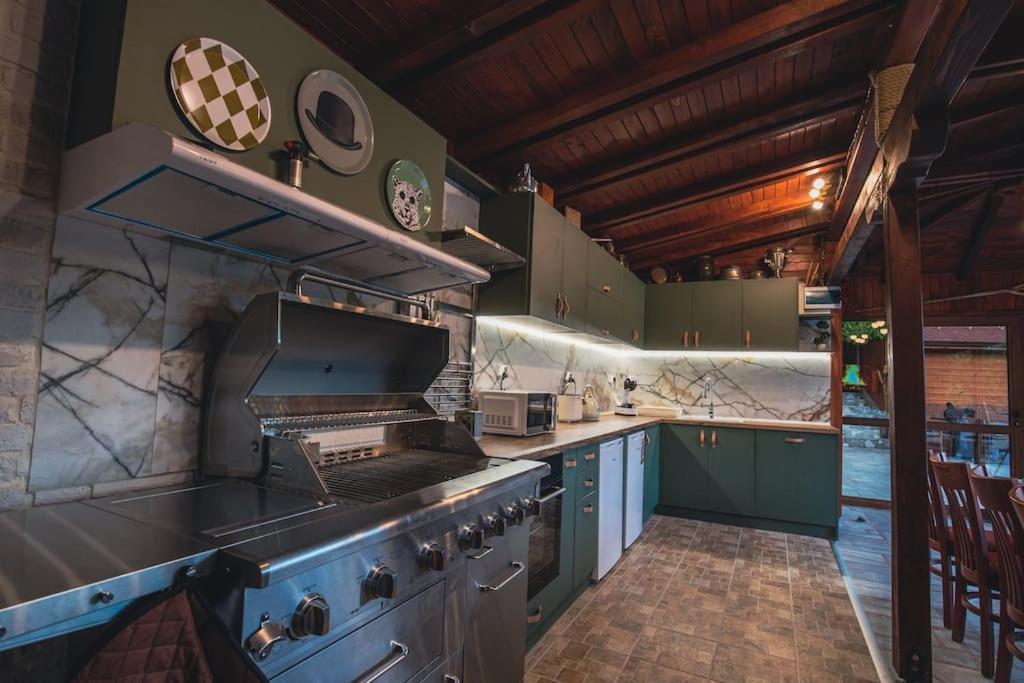 Duvaro Guesthouse Raduil Bagian luar foto