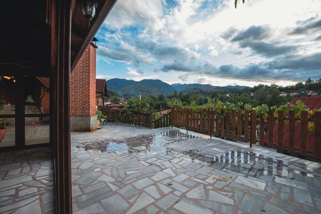 Duvaro Guesthouse Raduil Bagian luar foto