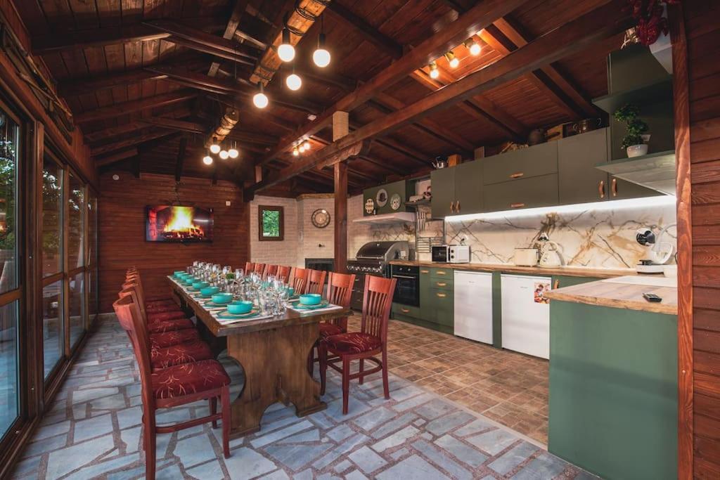 Duvaro Guesthouse Raduil Bagian luar foto