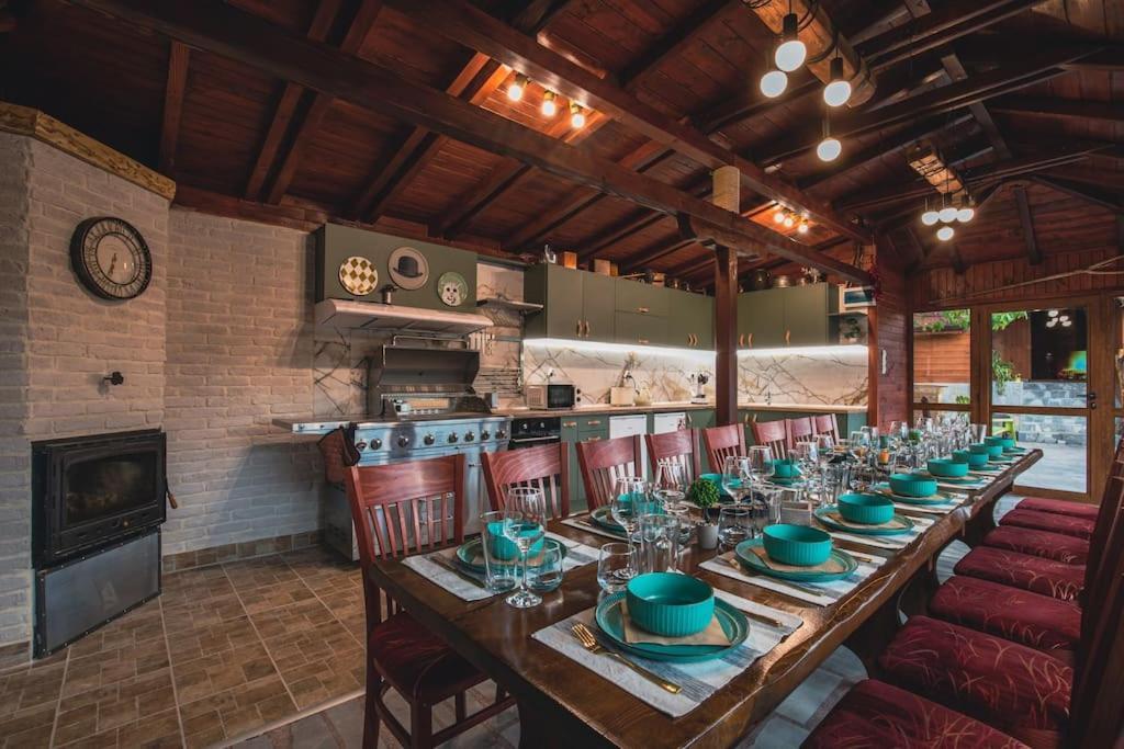 Duvaro Guesthouse Raduil Bagian luar foto