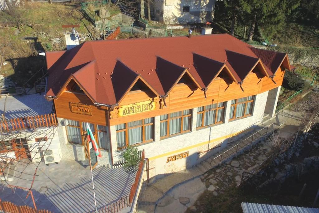 Duvaro Guesthouse Raduil Bagian luar foto