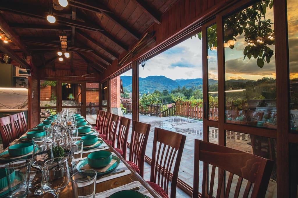 Duvaro Guesthouse Raduil Bagian luar foto