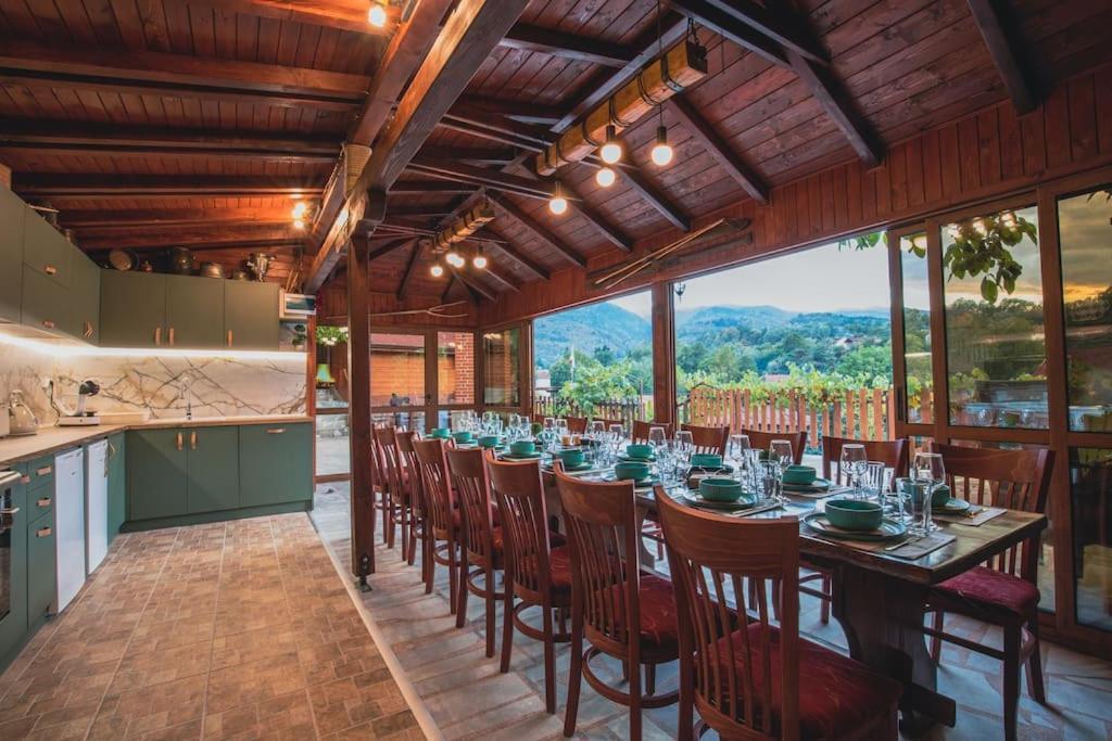 Duvaro Guesthouse Raduil Bagian luar foto