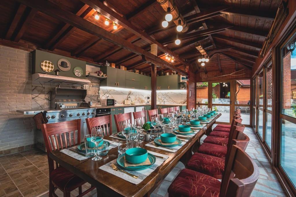 Duvaro Guesthouse Raduil Bagian luar foto