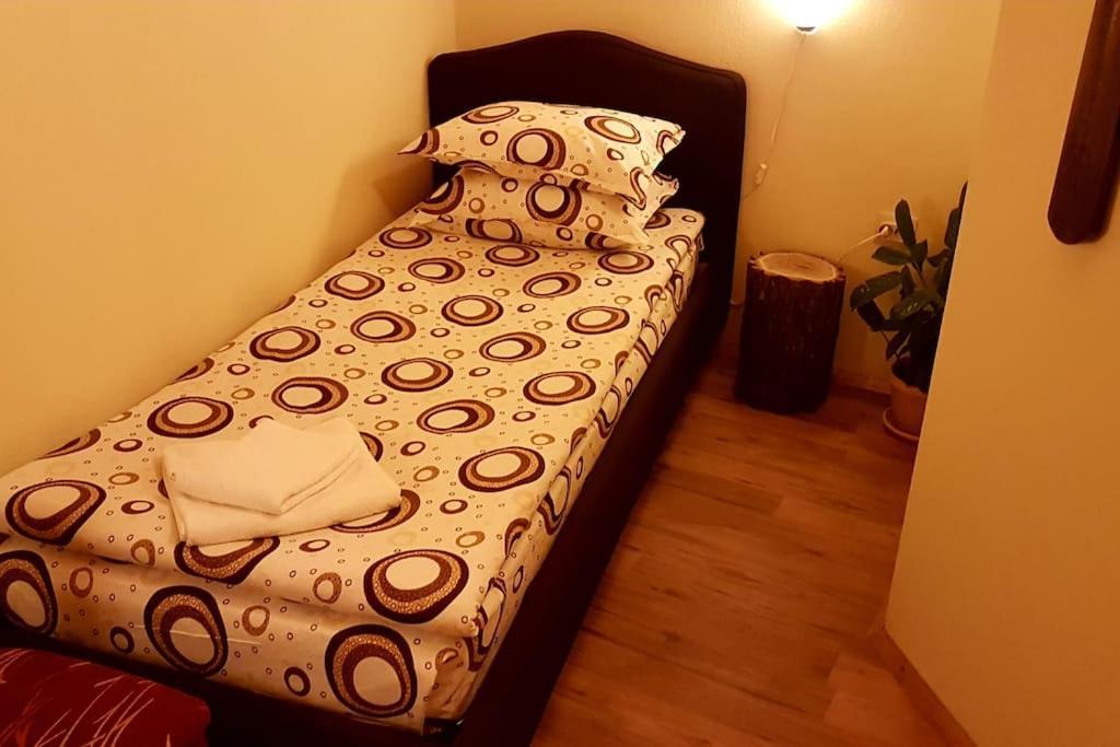 Duvaro Guesthouse Raduil Bagian luar foto