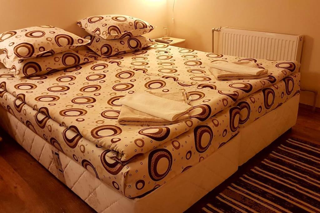 Duvaro Guesthouse Raduil Bagian luar foto