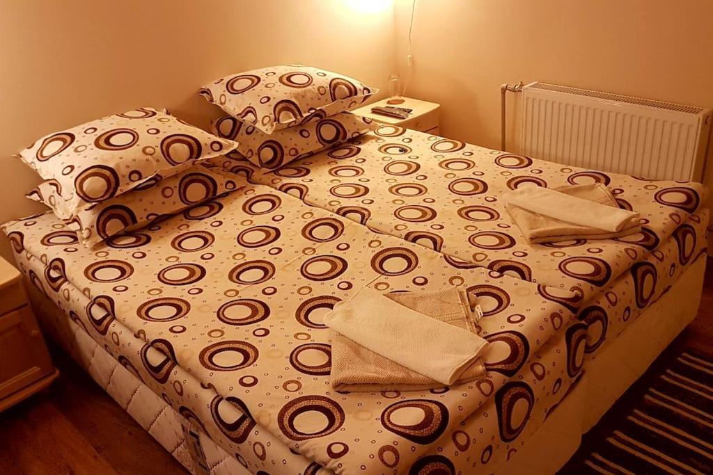 Duvaro Guesthouse Raduil Bagian luar foto